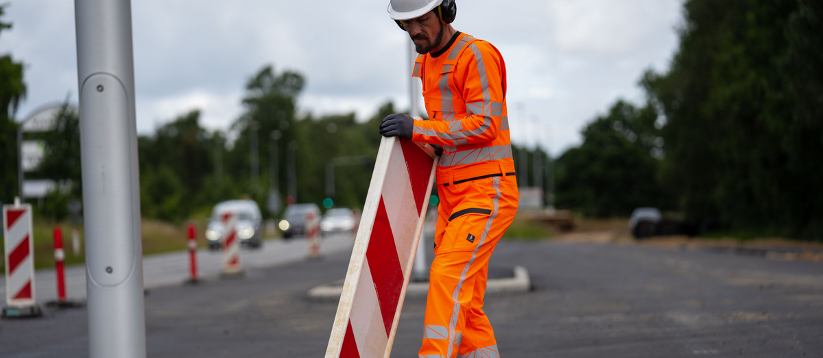 When to Replace Rail Hi Vis: Wear, Washing and Compliance