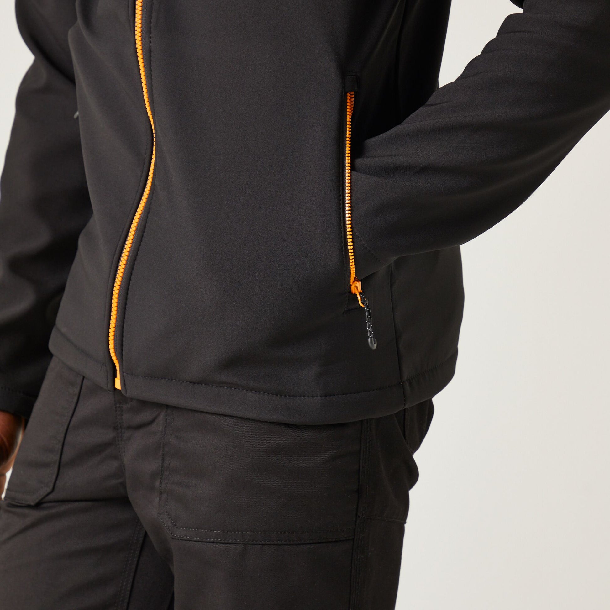 #colour_black-orange-pop