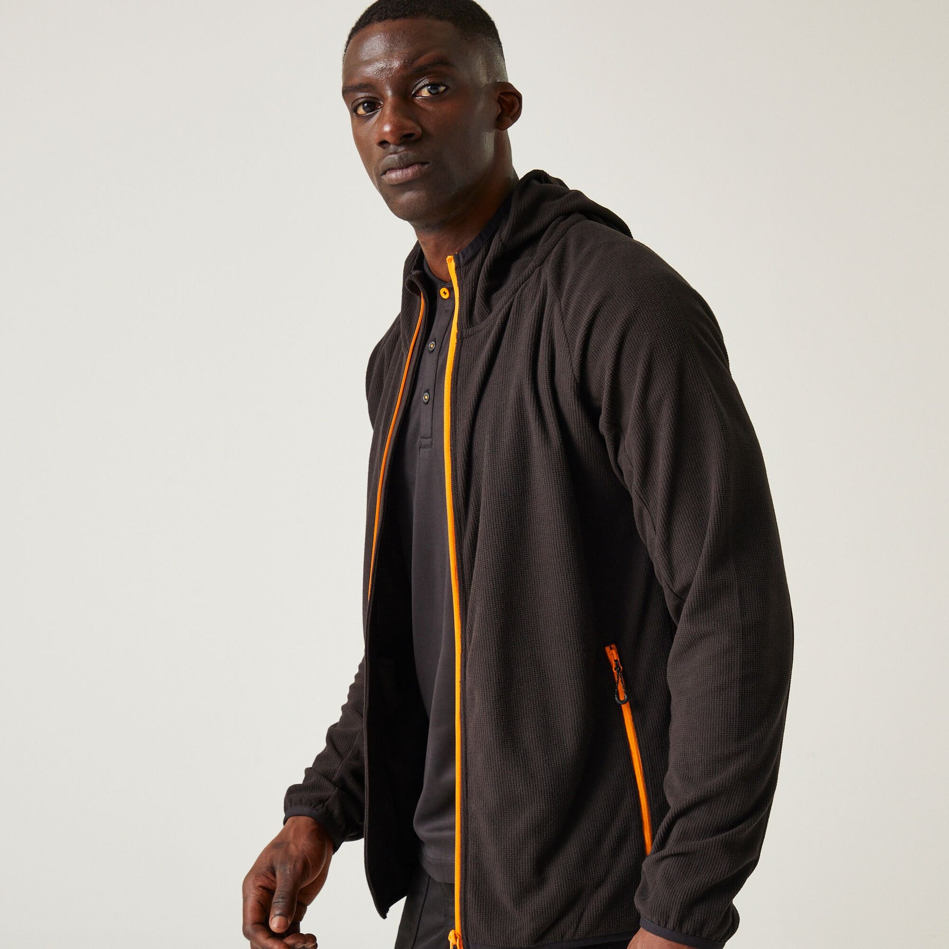 #colour_black-orange-pop