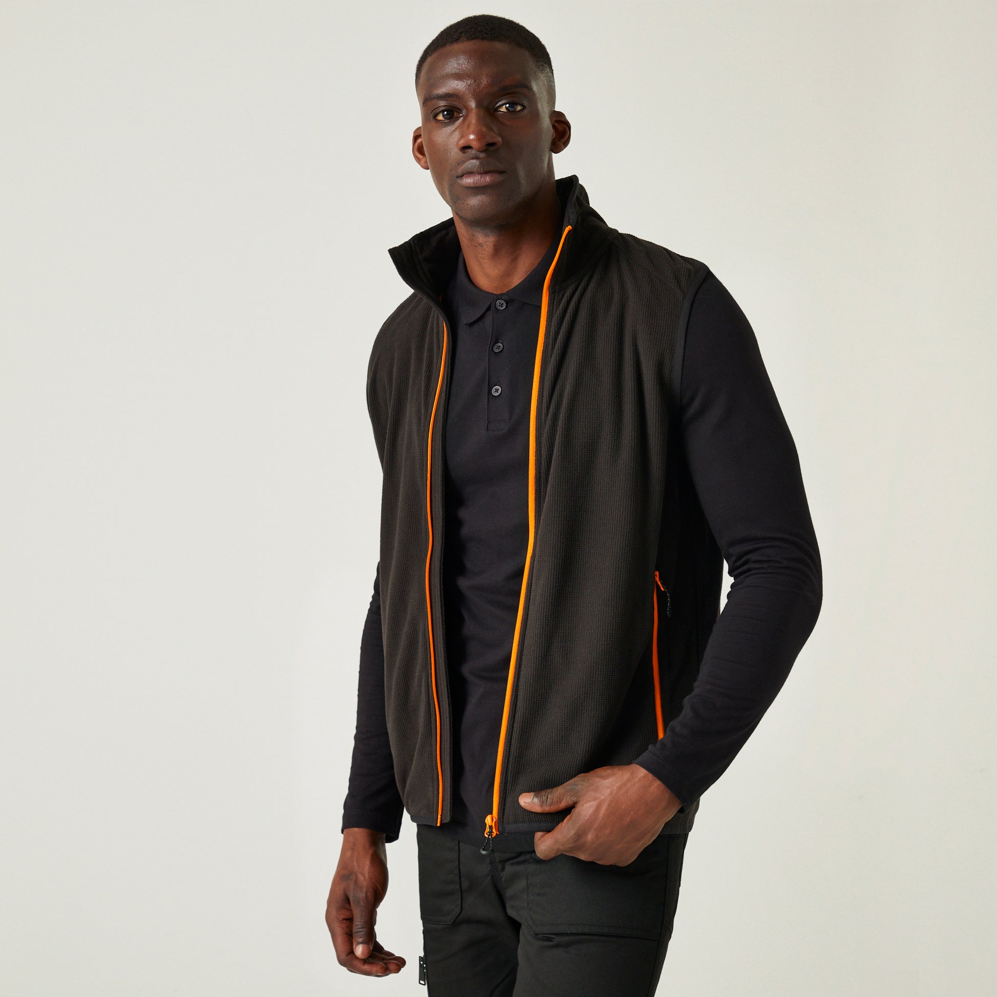 #colour_black-orange-pop