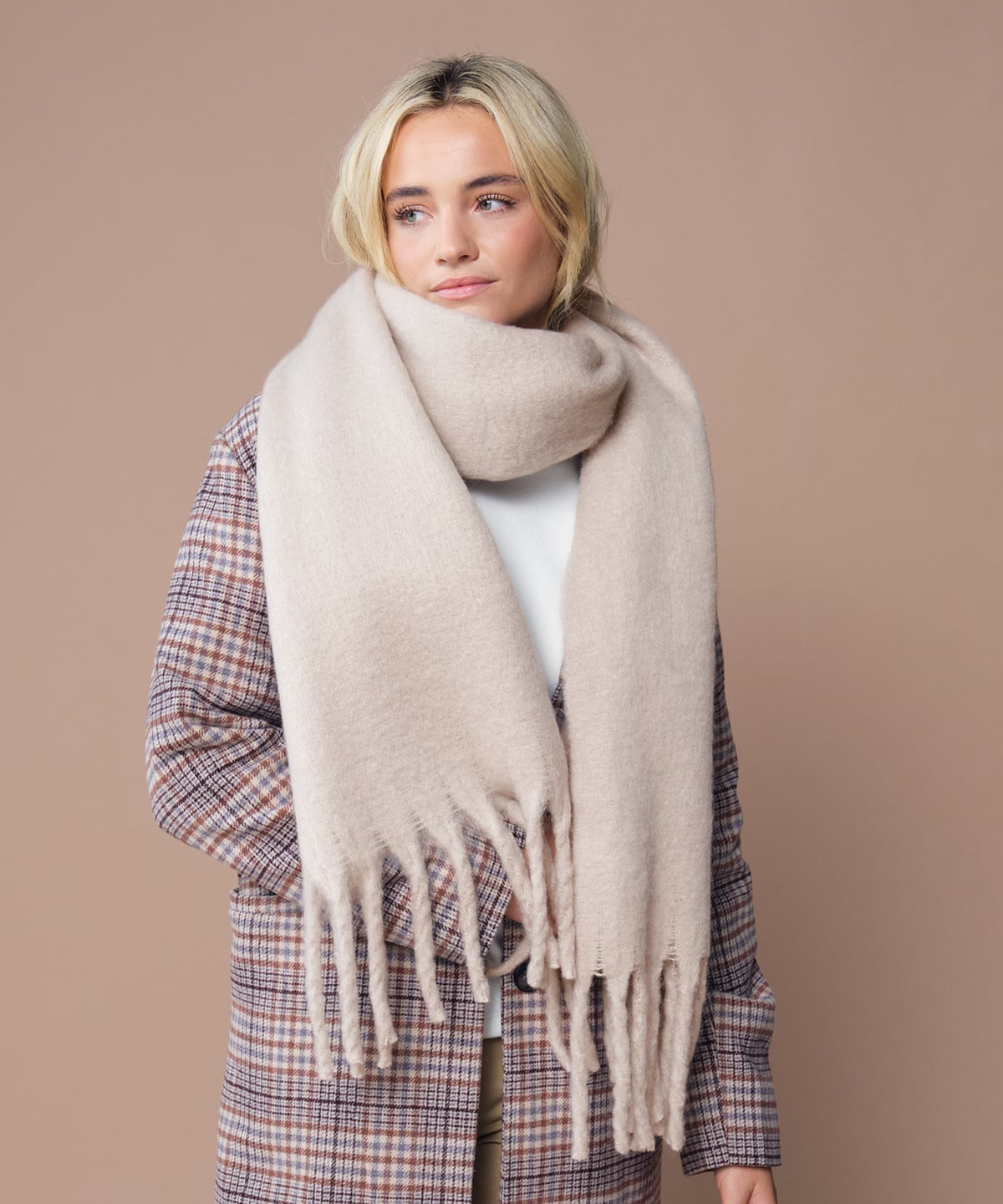 Beechfield B496R Fluffy Scarf